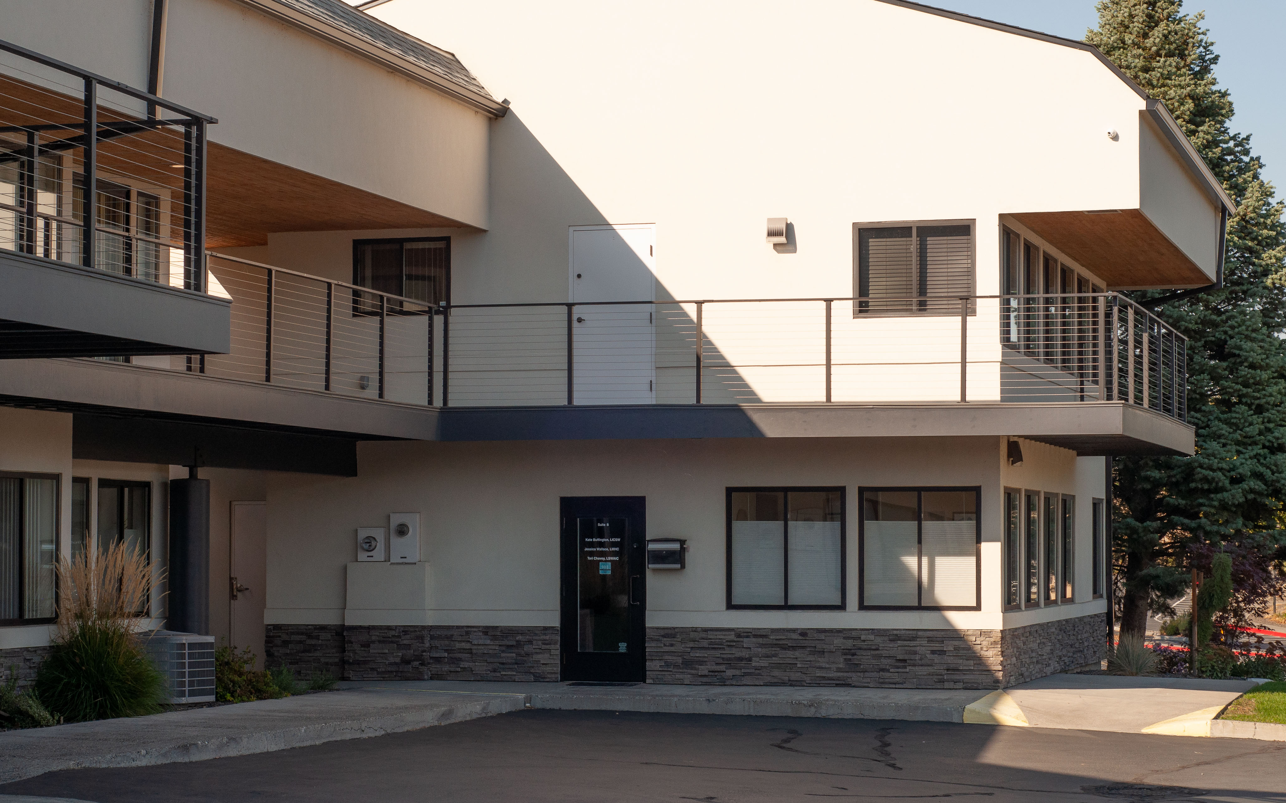 Renew Counseling office entrance facing Howard Amon Park